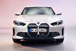BMW i4 - front view grill
