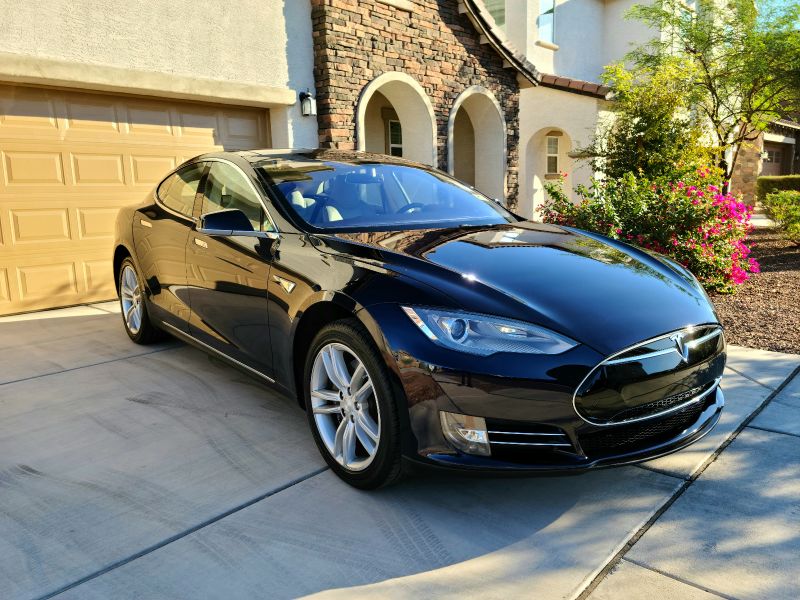 Tesla Model S 60 2013 - title image