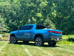 Rivian R1T - Image 4 from the photo gallery