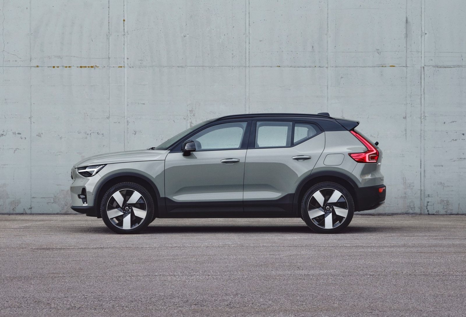 Volvo XC40 Recharge - Interior And Exterior Photos | myEVreview